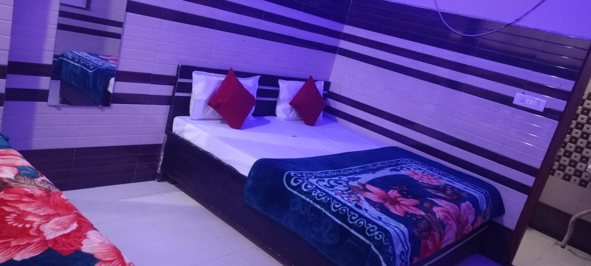 New Gayatri Palace Near Prem Mandir Vrindāvan Eksteriør billede