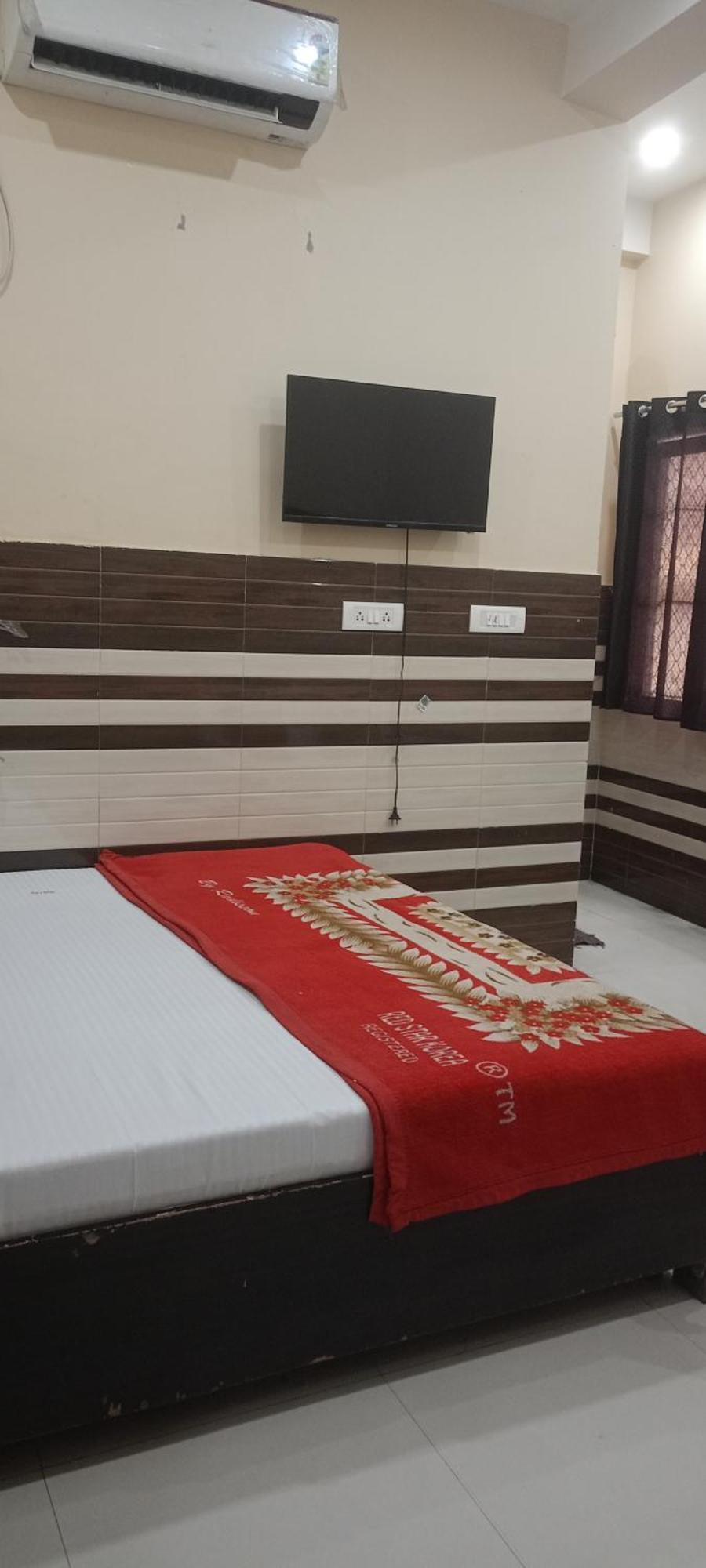 New Gayatri Palace Near Prem Mandir Vrindāvan Eksteriør billede